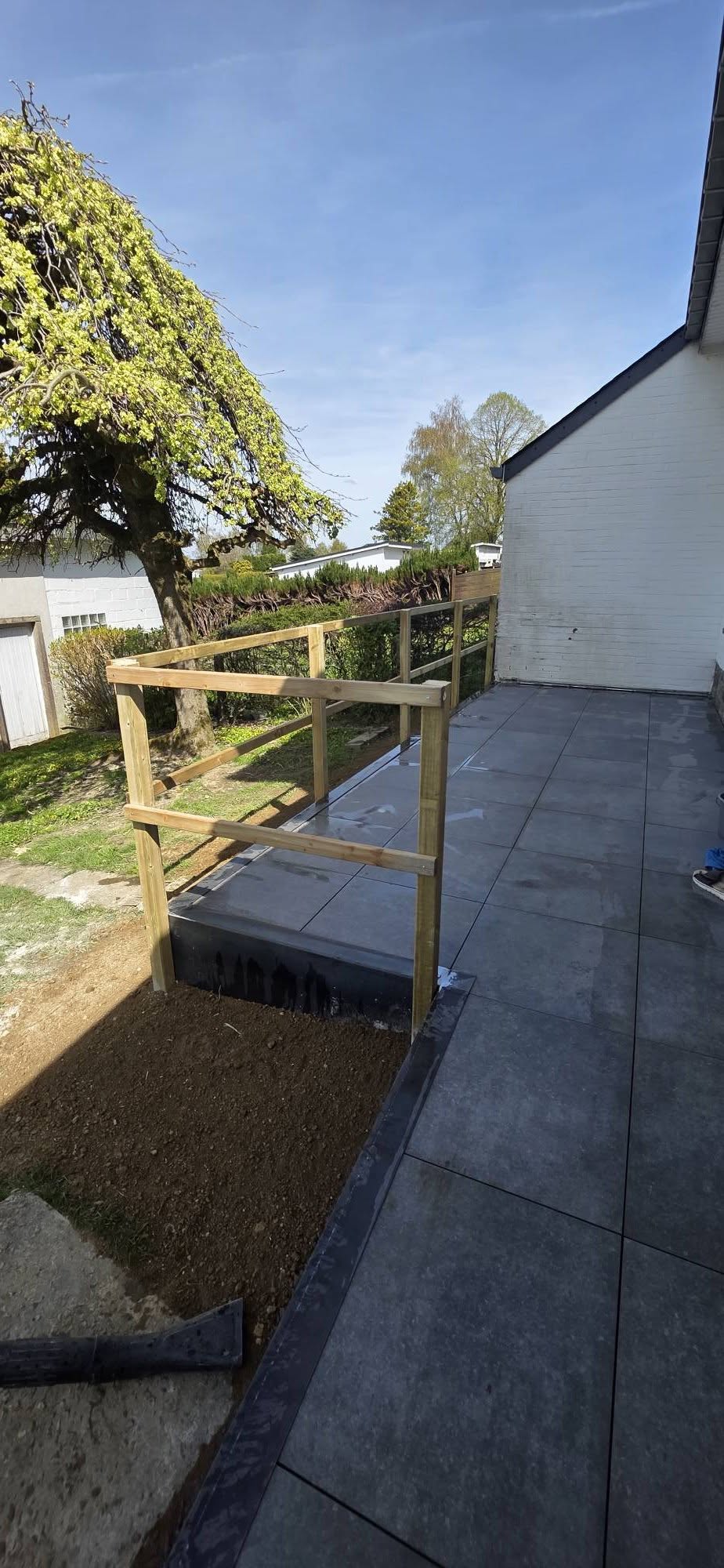 Terrasse en dalles avec pergola